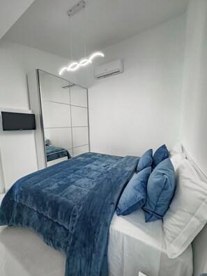 WiFi, bed sheets