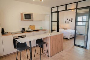 Refrigerador, microondas, horno, placa de cocina