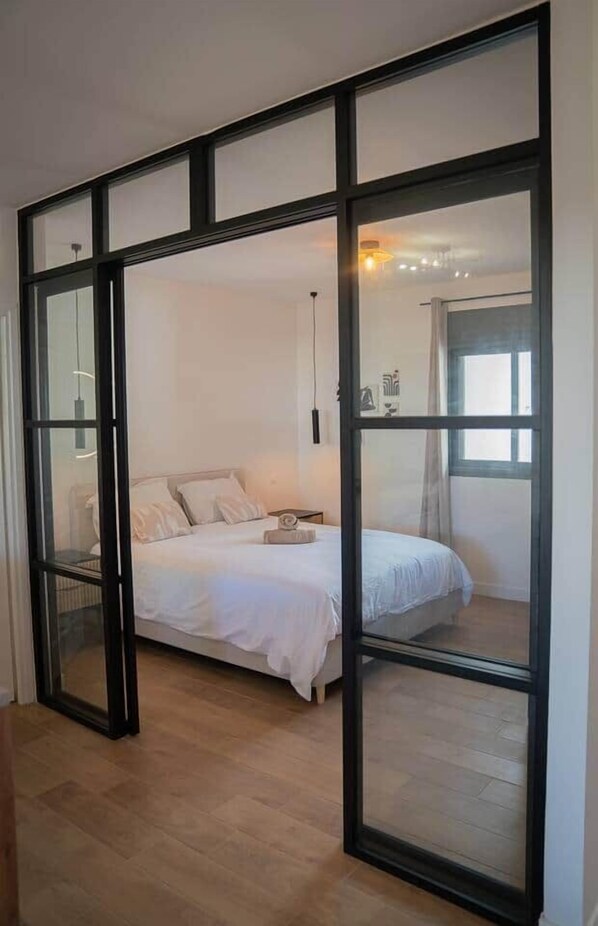 1 chambre, fer et planche à repasser, Wi-Fi, draps fournis