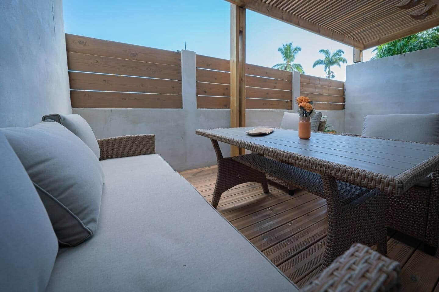 屋外ダイニングエリア