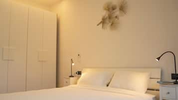 Deluxe Penthouse, City View | Iron/ironing board, cribs/infant beds, free WiFi, bed sheets