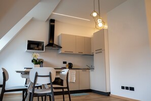 Deluxe Penthouse, City View | Private kitchen