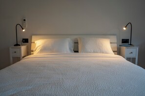 Deluxe Penthouse, City View | Cots/infant beds, free WiFi, bed sheets