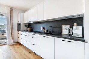 Kühlschrank, Ofen, Herdplatte, Geschirrspüler