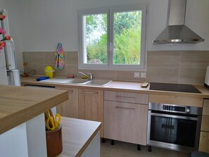 Micro-ondes, four, plaque de cuisson