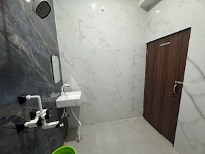 Shower, towels, soap, shampoo