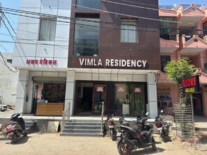 Façana frontal de l'allotjament