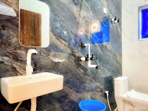 Family Room | Bathroom | Shower, towels, soap, shampoo - Vimla Residency Hotel Near Prem Mandir (Vrindavan)