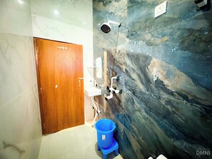 Family Room | Bathroom | Shower, towels, soap, shampoo - Vimla Residency Hotel Near Prem Mandir (Vrindavan)