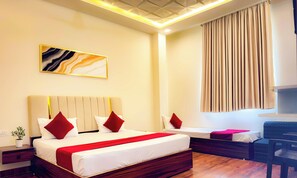 Deluxe Triple Room | WiFi (free) - Vimla Residency Hotel Near Prem Mandir (Vrindavan)