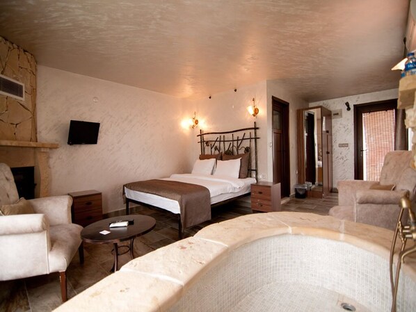 Exclusive Double Room, 1 King Bed, Smoking, Garden View