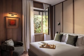 Deluxe Room, Courtyard View | In-room safe, desk, laptop workspace, blackout drapes