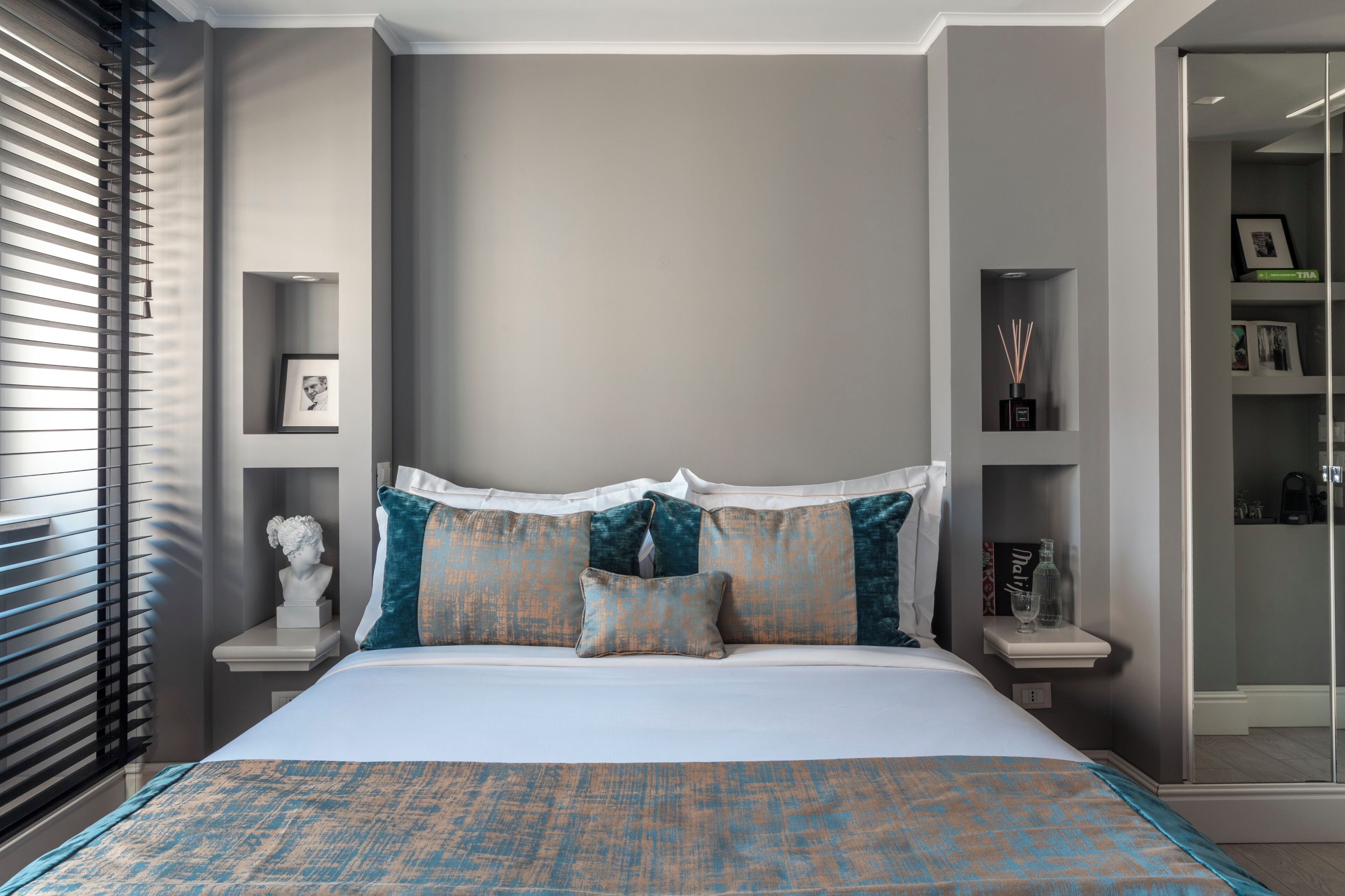 Superior Room | Minibar, in-room safe, desk, laptop workspace