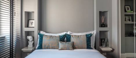 Superior Room | Minibar, in-room safe, desk, laptop workspace