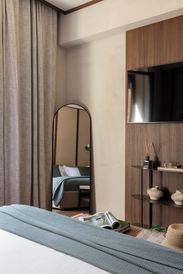 Deluxe Room | In-room safe, desk, laptop workspace, free WiFi