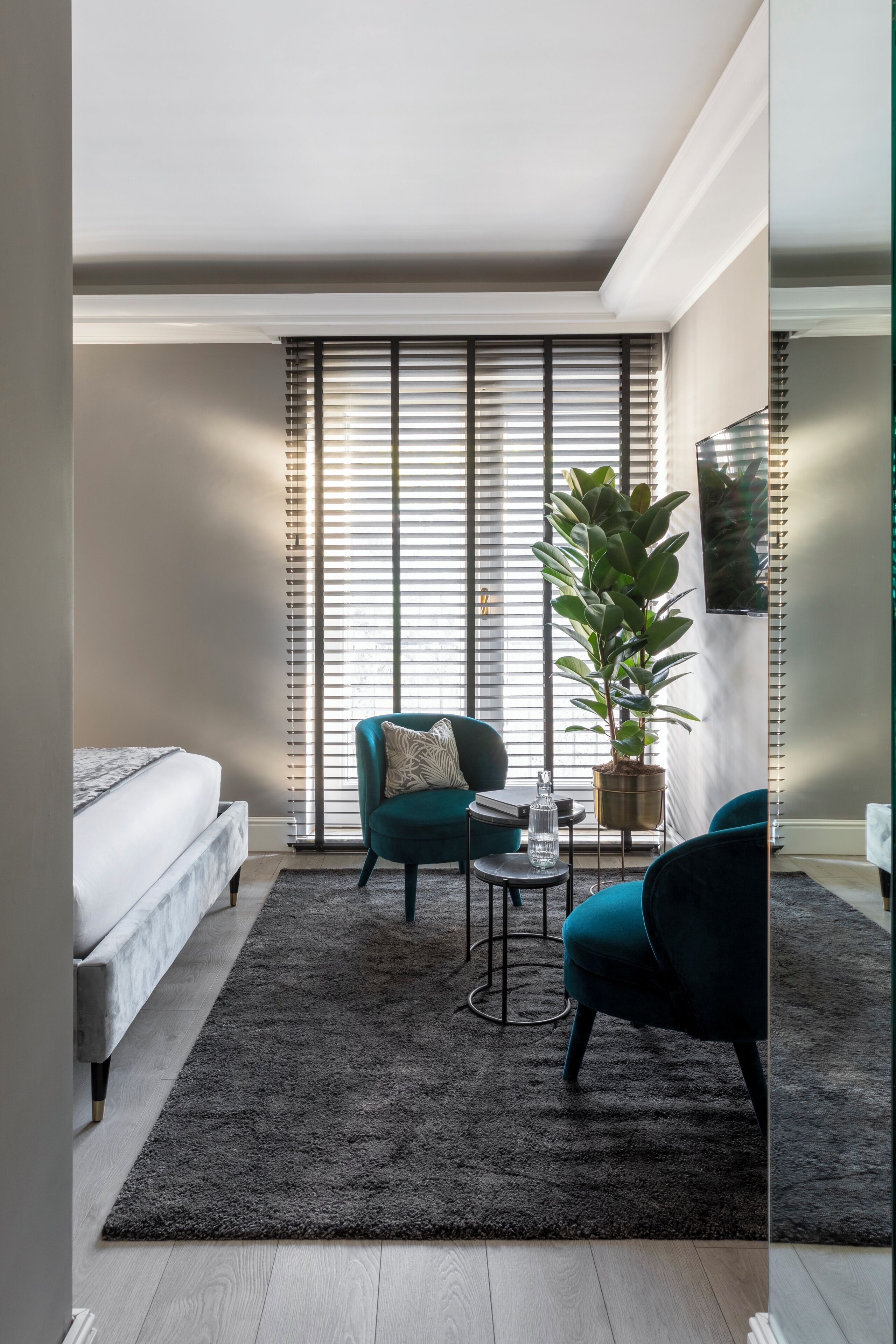 Superior Room, Balcony | Living area | 48-inch LED TV with satellite channels