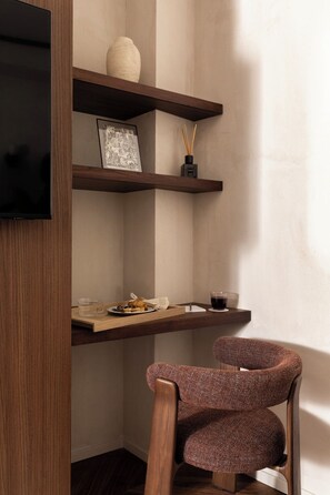 Suite | Minibar, caixa forta a l'habitació i escriptori