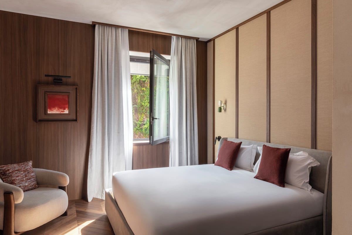 Deluxe Room | In-room safe, desk, laptop workspace, free WiFi