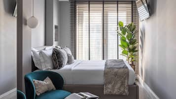 Superior Room, Balcony | Minibar, in-room safe, desk, laptop workspace