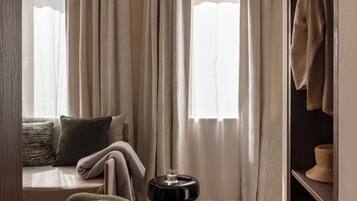 Suite | Living area | 48-inch LED TV with satellite channels