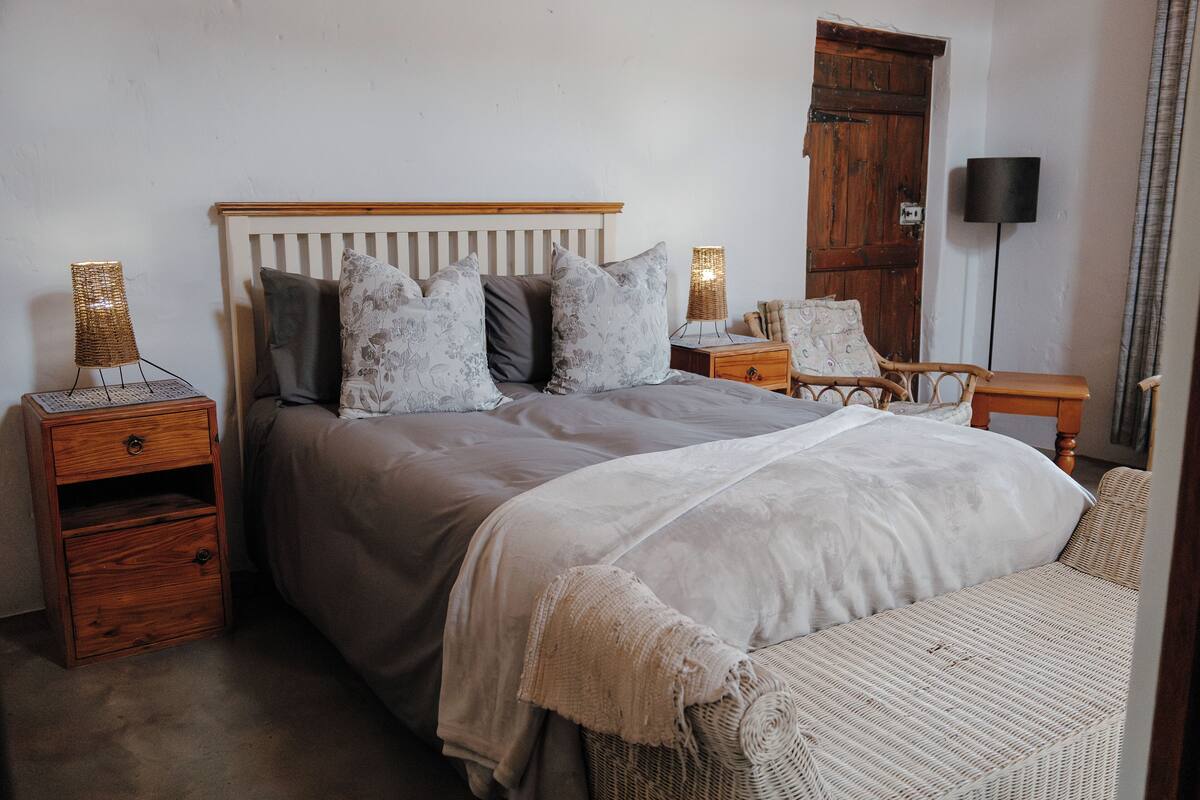 Standard Double Room | Free WiFi, bed sheets