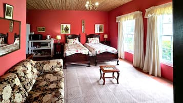 Standard Studio | Free WiFi, bed sheets