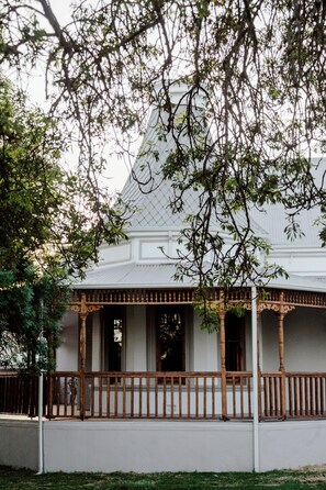 Exterior - Volstruis Paleis (Ladismith)
