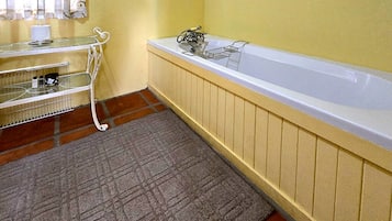 Standard Studio | Bathroom