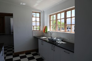 Family Apartment | Free WiFi, bed sheets