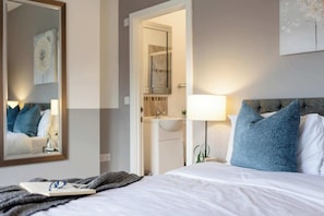 2 habitaciones, tabla de planchar con plancha, wifi y ropa de cama