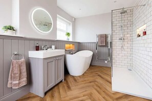 Dusche, Haartrockner, Handtücher