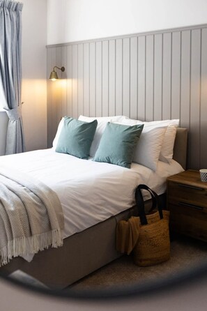 3 habitaciones, tabla de planchar con plancha, wifi y ropa de cama