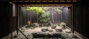 Momoyama Onsen Tsukimikan