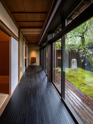 Ku (For 3 or more guests: extra futon bedding will be provided.) | In-room safe, desk, iron/ironing board, free WiFi