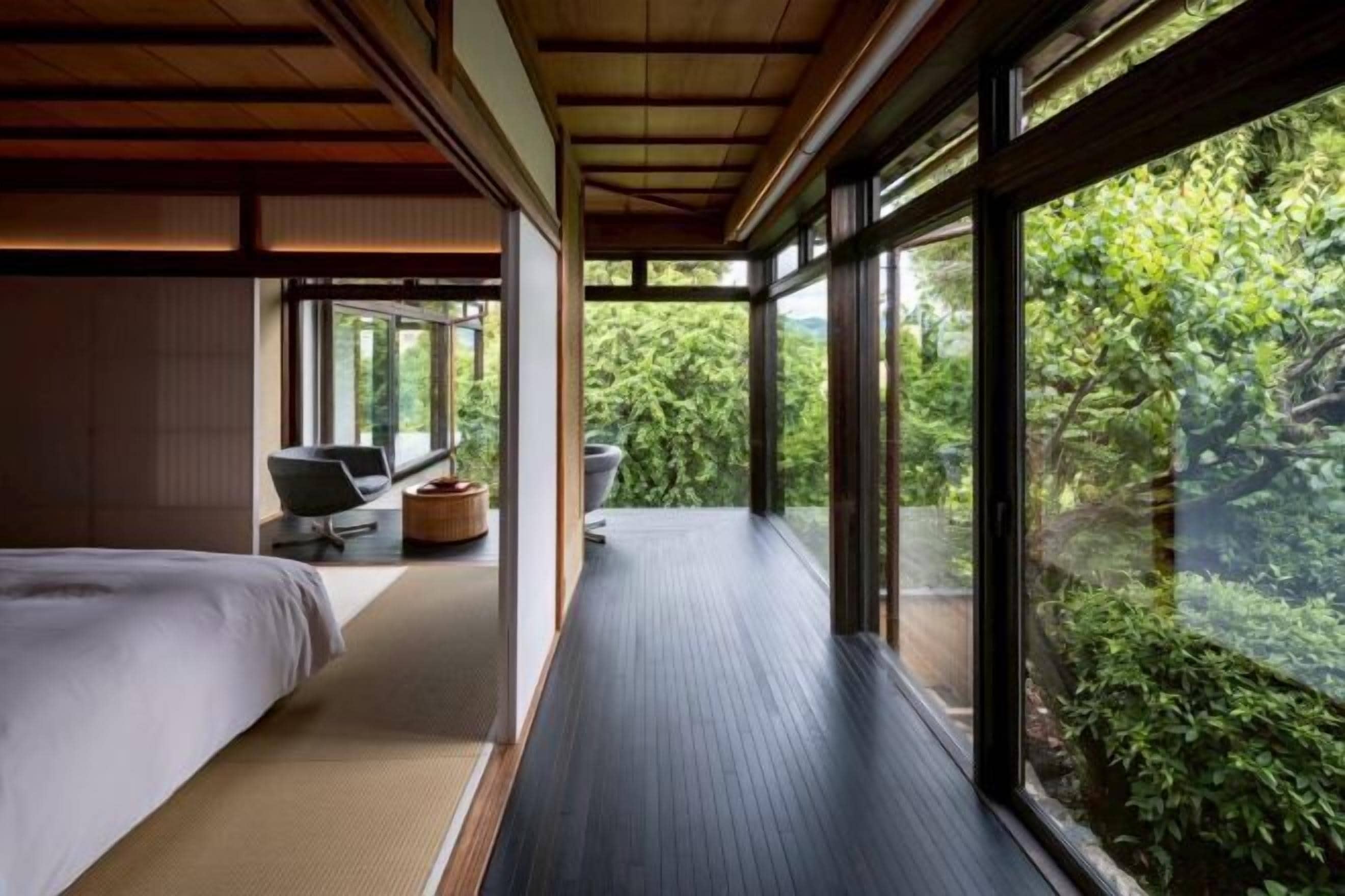 Coffres-forts dans les chambres, bureau, fer et planche à repasser