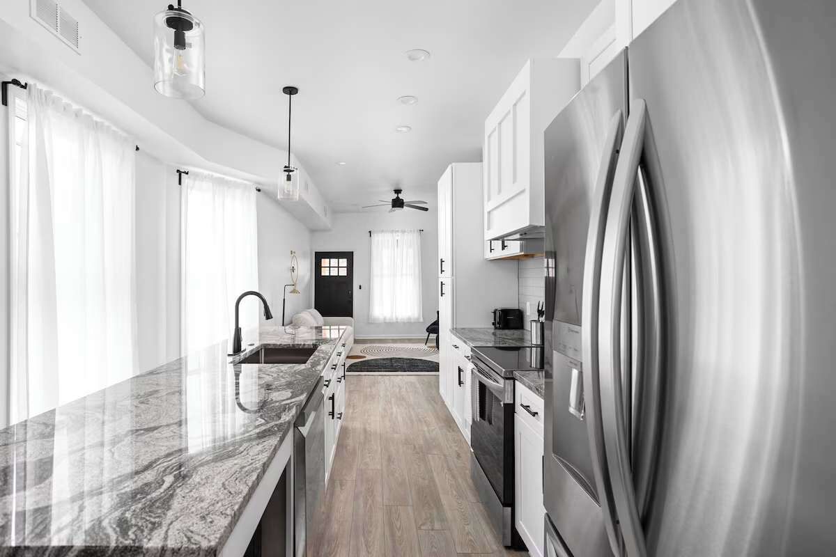 Refrigerador, microondas, horno, placa de cocina