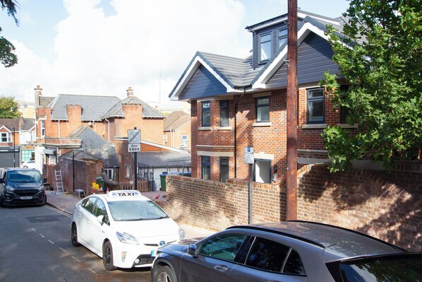 Exterior - Bridge Road - Room 3a (Southampton)