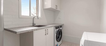 Blissful Blayney Home - Comfy, Cosy and Sleeps 5