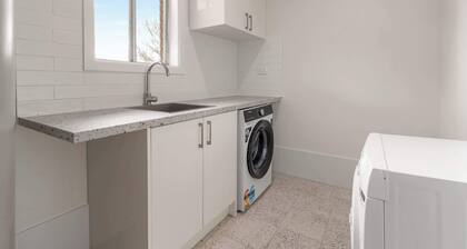 Blissful Blayney Home - Comfy, Cosy and Sleeps 5