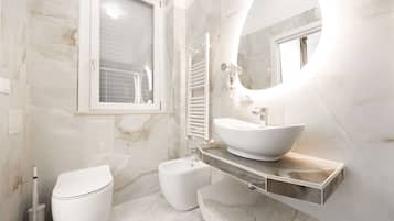 Comfort e Stile - 3 | Salle de bain | Douche, sĂšche-cheveux, serviettes fournies, savon