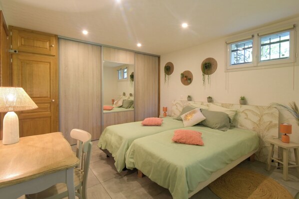 1 bedroom, iron/ironing board, internet, bed sheets