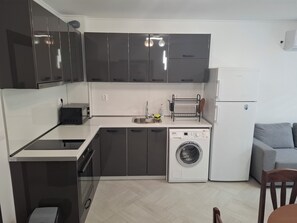 Micro-ondes, four, plaque de cuisson