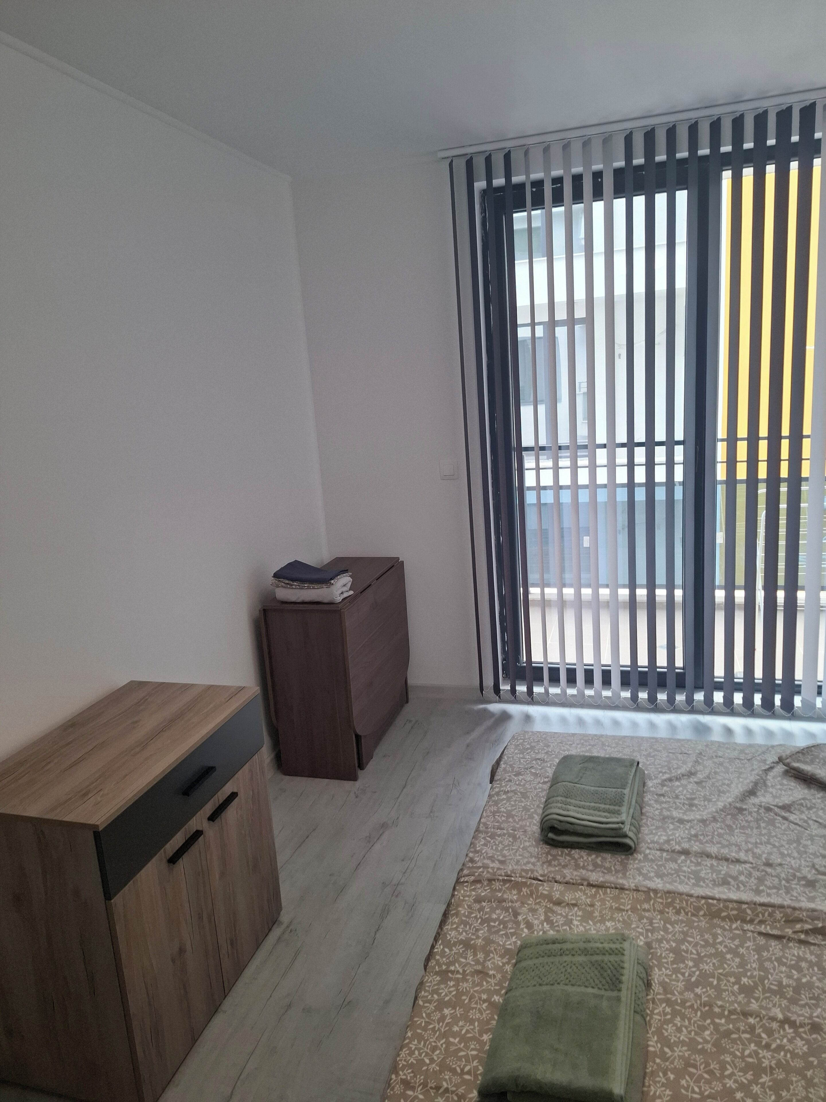 6 bedrooms, iron/ironing board, WiFi, bed sheets