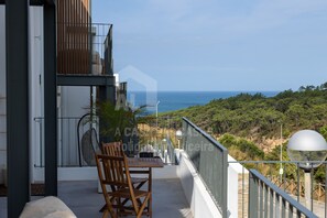 Terrace/patio - Casa Brisa by ACasaDasCasas (Carvoeira)