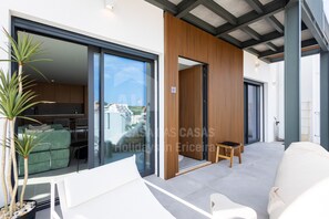 Terrace/patio - Casa Brisa by ACasaDasCasas (Carvoeira)