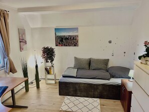 2 bedrooms, desk, iron/ironing board, travel cot - *SilentSun.net* - peace and relaxation 2.5 bedrooms, large kitchen and bathroom (Gudow)