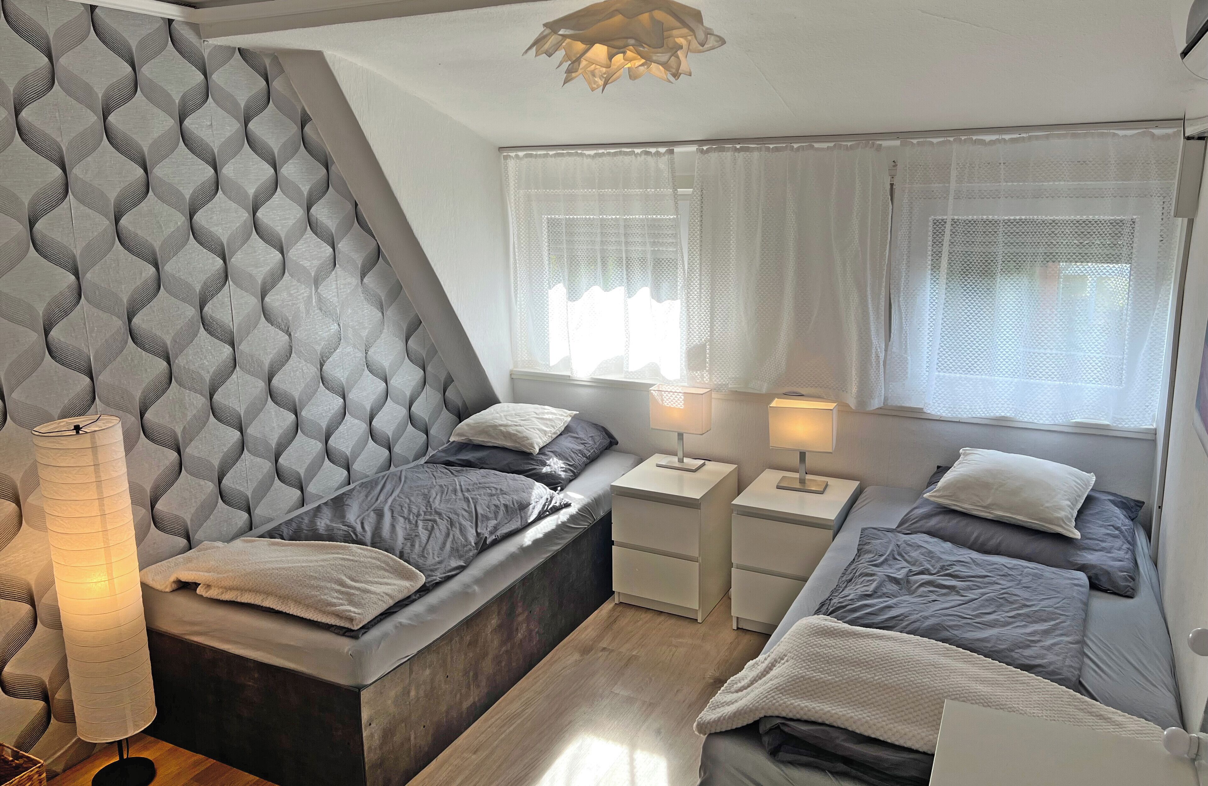 2 bedrooms, desk, iron/ironing board, travel crib