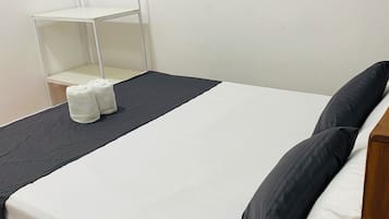 Basic Double Room | Iron/ironing board, free WiFi