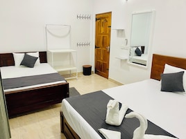Tabla de planchar con plancha, wifi gratis y ropa de cama 