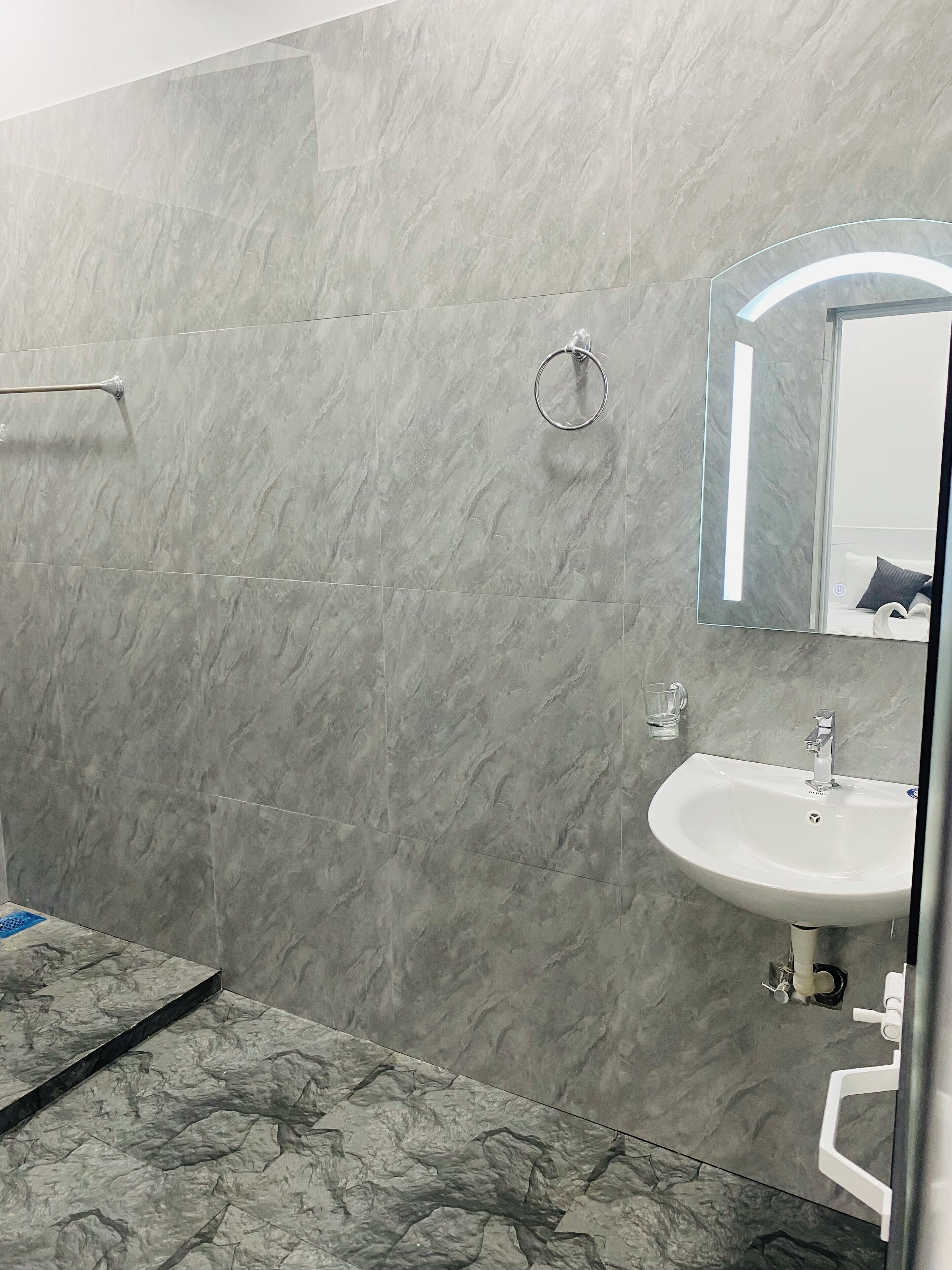 Family Triple Room, Balcony, City View | Bathroom